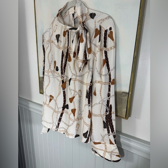 NINE WEST Silk-Blend Mockneck Blouse Leather & Chain Equestrian Pattern NWT Lg - Picture 6 of 8